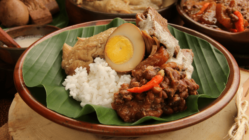 Gudeg Pawon Jogja, Gudeg Legendaris yang Disajikan dari Dapur
