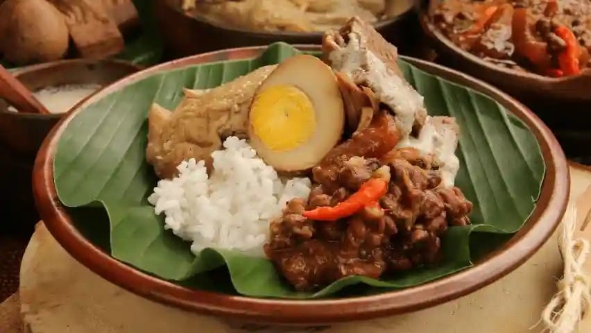 Gudeg Pawon Jogja, Gudeg Legendaris yang Disajikan dari Dapur