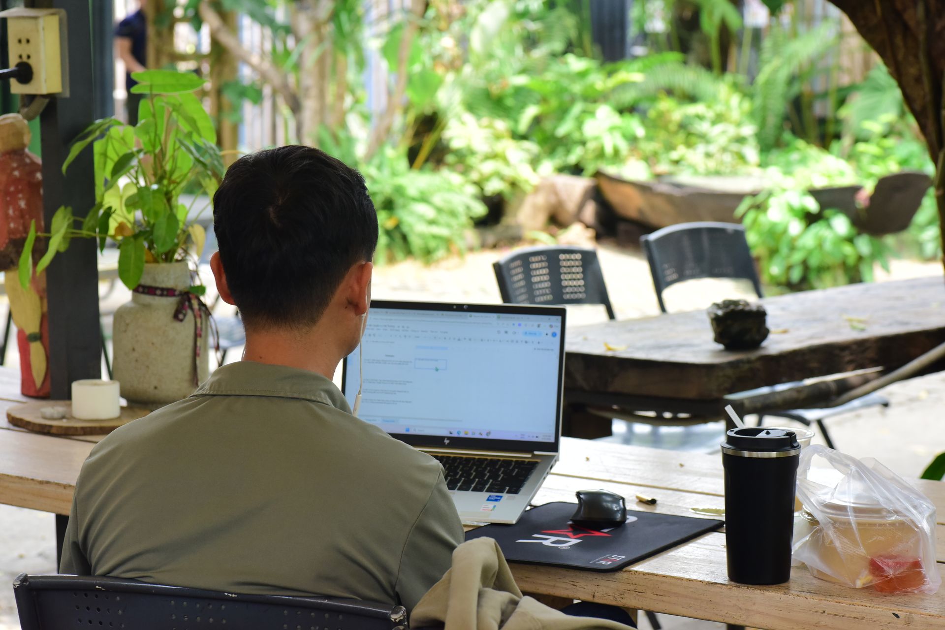Work From Cafe: Panduan Cafe untuk Kerja, Nugas & Meeting