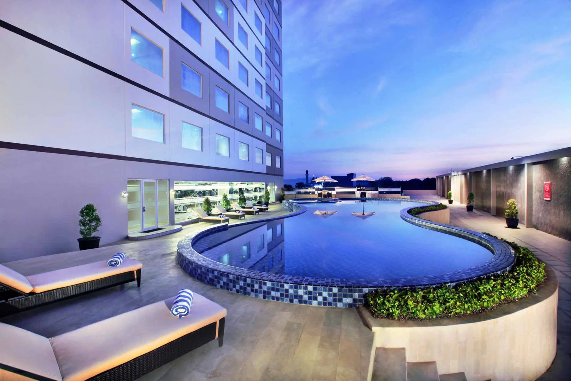 Kolam Renang Hotel di Kupang untuk Umum 2026