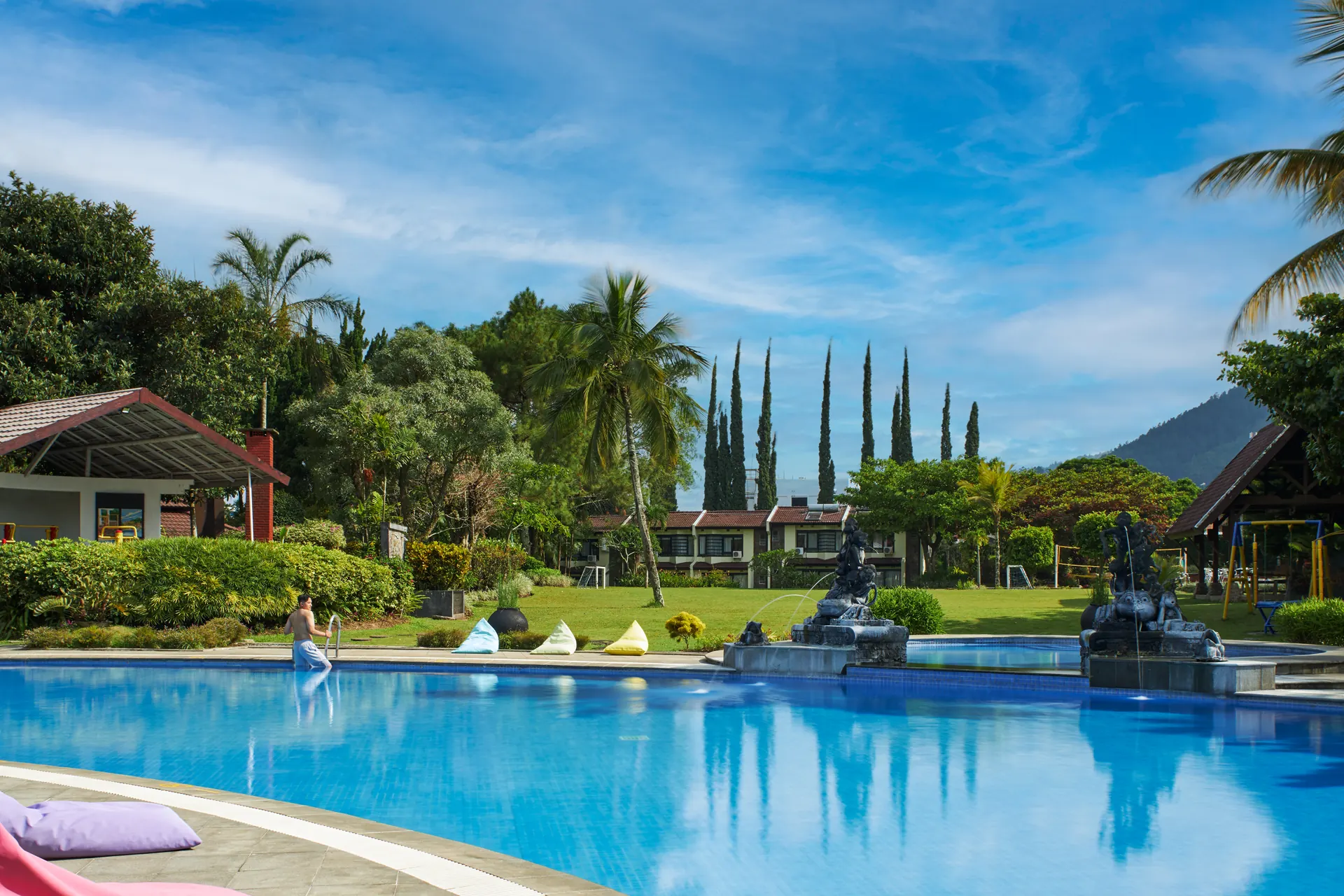 Kolam Renang Hotel di Batu untuk Umum: Harga Resmi 2026
