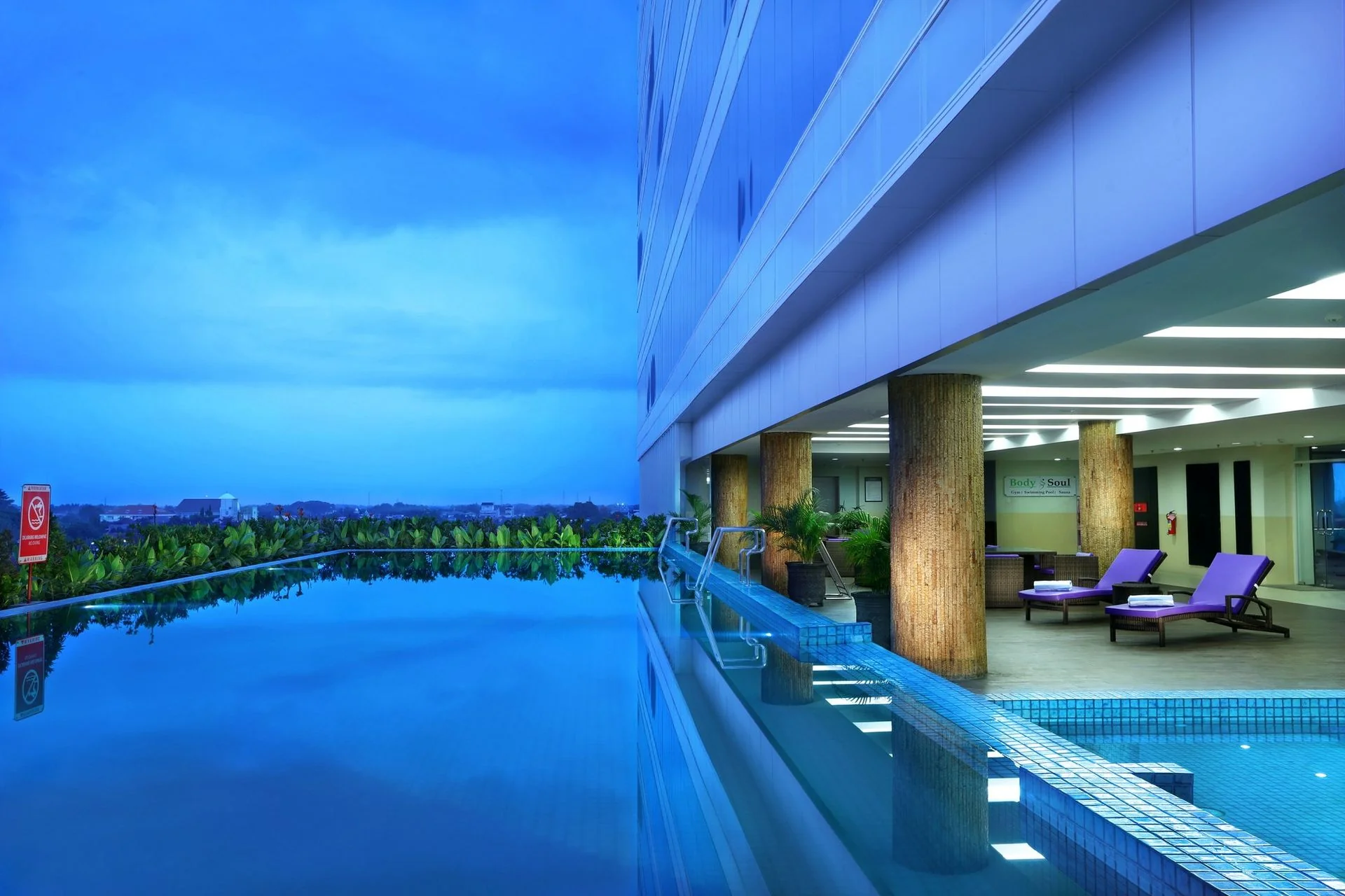 Berenang di Hotel Madiun Tanpa Menginap: Harga dan Aturan