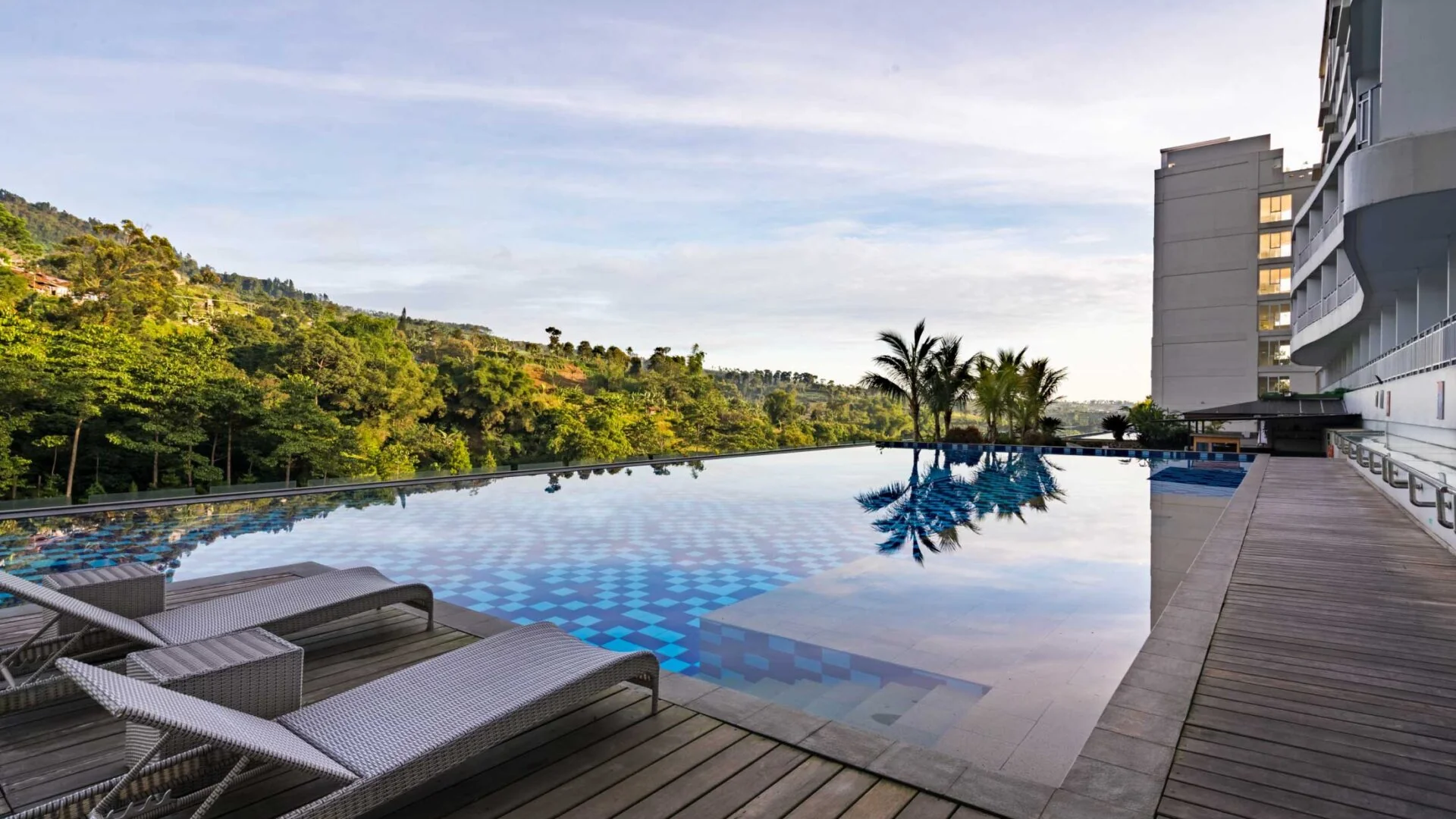 Kolam Renang Hotel Cianjur untuk Umum: Tiket Cipanas 2026