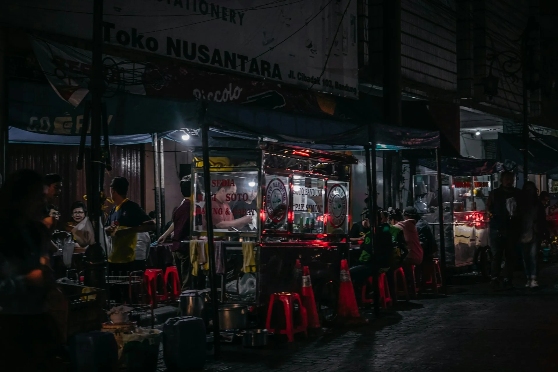 Tempat Makan 24 Jam Bandung: 10 Buka Nonstop Tiap Hari