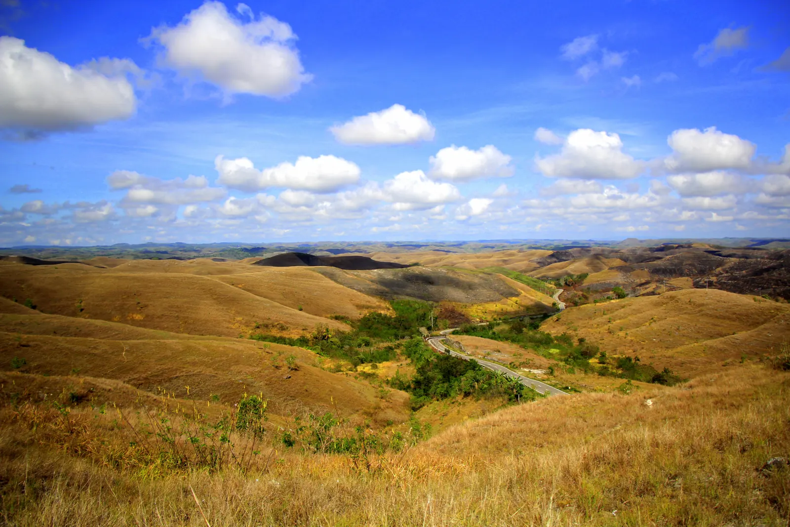 Cara ke Pulau Sumba: Rute Pesawat, Sewa Motor, dan Biaya